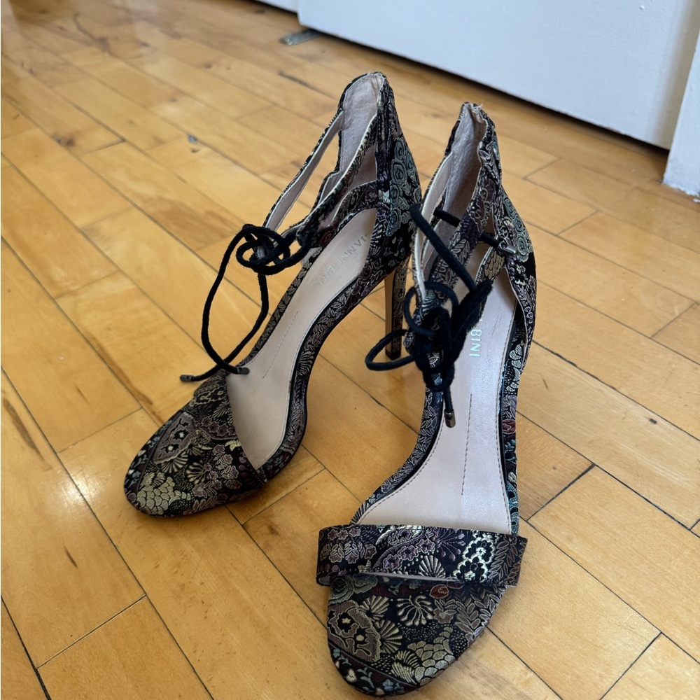 Patterned Women's Heels - Picture 4 of 5